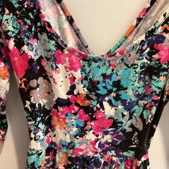 016. FLOWERY DRESS - Picture 2 of 3